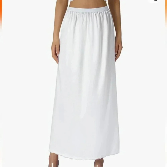 BTFBM Summer White Satin look Elastic Waist Skirt - size M or 8-10 BNWT - Picture 3 of 7